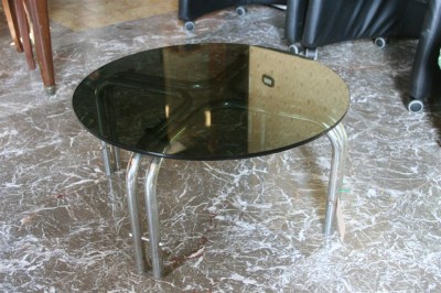 Tavolino in acciaio con vetro fumè nero